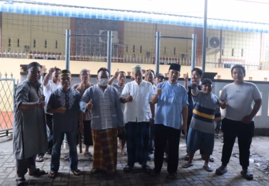 Prof Ridha Kembali Salurkan Kambing Qurban Kepada Jamaah Masjid Al Ikhlas dan Masyarakat Denai