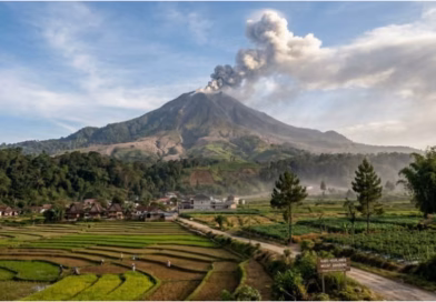 Enam Gunung Api Indonesia Erupsi Berdekatan, Gunung Sinabung Menjadi Perhatian Utama